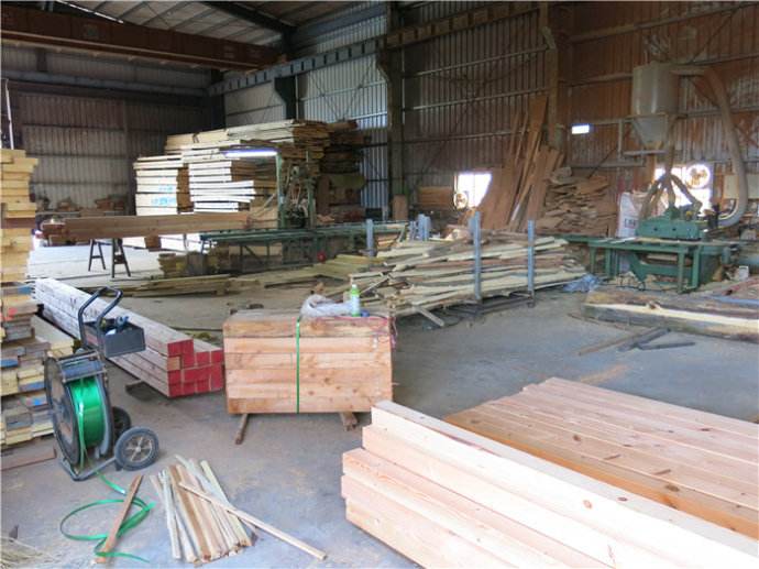 避免木材廠工人感染呼吸道疾病，圣南環(huán)保風機提供環(huán)境保障